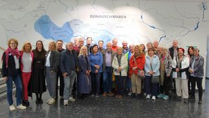 Ein Gruppenbild der Reisegruppe im Haus der Donauschwaben in Sindelfingen. Bildnachweis: BdV-Landesverband Hessen