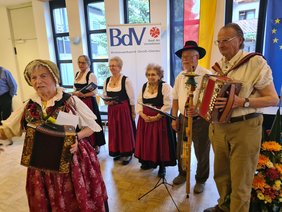 Die Musik- und Gesangsgruppe des BdV-Kreisverbandes Groß-Gerau. Bildnachweis: Harald von Haza-Radlitz, BdV-Kreisverband Groß-Gerau