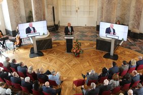Prof. Dr. Roman Poseck, Hessischer Minister des Innern, für Sicherheit und Heimatschutz, unterstrich die Bedeutung des Gedenktages und erinnerte zugleich an die Opfer von Flucht und Vertreibung. Bildnachweis: BdV-Landesverband Hessen