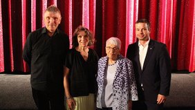 Der Filmabend war vor allem dank der gelungenen Organisation von Brigitte Sattler möglich. Auf dem Foto abgebildet (v.l.n.r.): Hermann Pölking, Gabriela Zessin, Landesfrauenbeauftragte des BdV-Landesverbandes Hessen; Brigitte Sattler, die Vorsitzende des BdV-Ortsverbandes Bensheim und Andreas Hofmeister (MdL), Beauftragter der Hessischen Landesregierung für Heimatvertriebene und Spätaussiedler. Bildnachweis: BdV-Landesverband Hessen