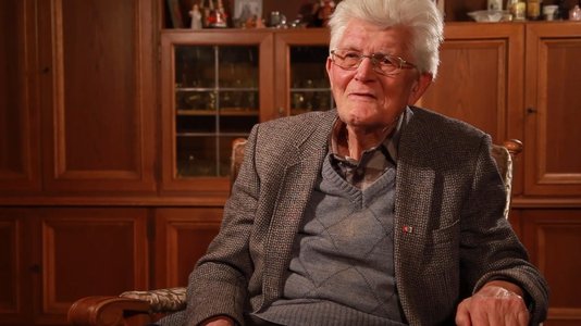 Bild: Franz Krotzky erzählt im Filmbeitrag „VERTRIEBEN – Erinnerungen von Franz Krotzky“ seine Lebensgeschichte zwischen Heimatverlust, Vertreibung und Neubeginn.