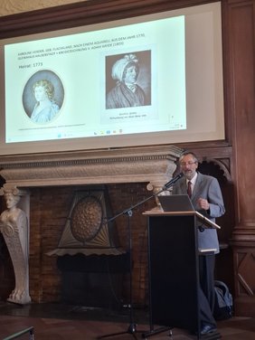 Dr. Jan Lipinsky hielt einen Vortrag über Johann Gottfried Herder. Bildnachweis: BdV-Landesverband Hessen