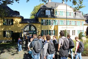 Die Schülerinnen und Schüler der Obermayr Europa-Schule besuchten im Rahmen eines BdV-Projekts das Haus Schlesien in Königswinter-Heisterbacherrott. Bildnachweis: BdV-Landesverband Hessen
