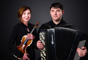 Das Violdeon Duo erschafft mit Geige und Akkordeon ein Klangerlebnis, das an ein ganzes Orchester erinnert. Bildnachweis: Violdeon Duo